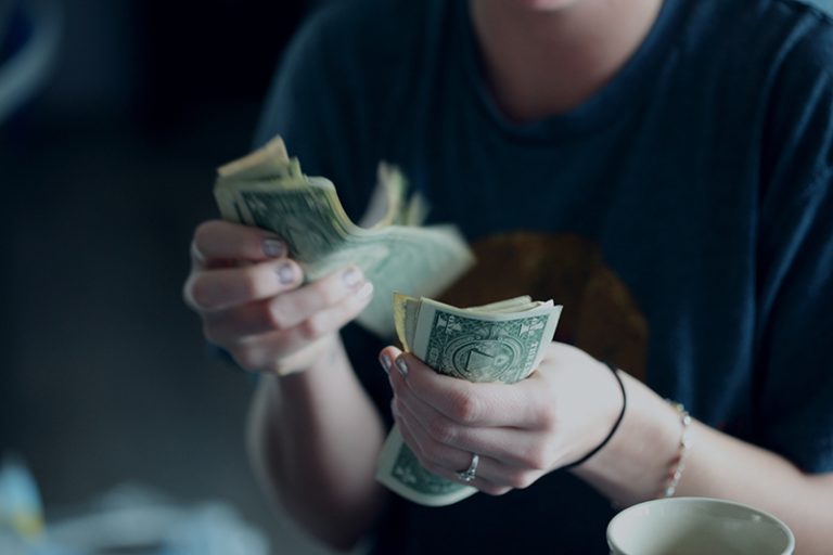 hands counting money
