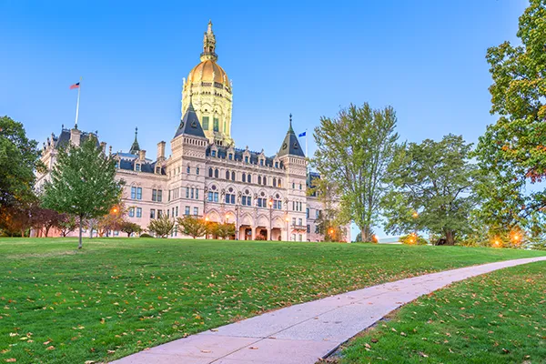 An image of the Connecticut state capitol in Hartford on a sunny, summer day