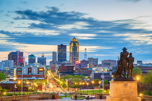 An image of Des Moines Iowa in the early morning